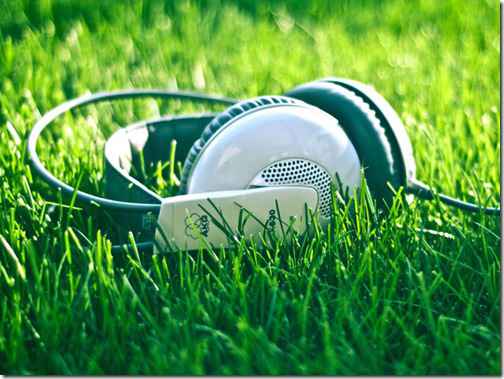 Summer-Music-Hits-Headphones